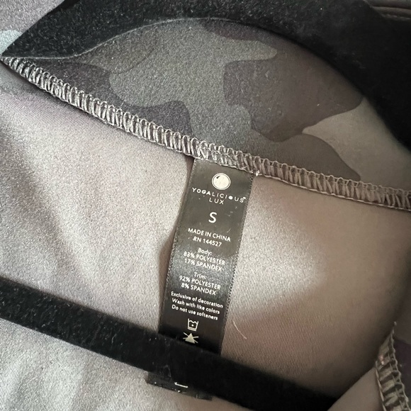 Yogalicious Lux black camo zip up - Picture 3 of 3